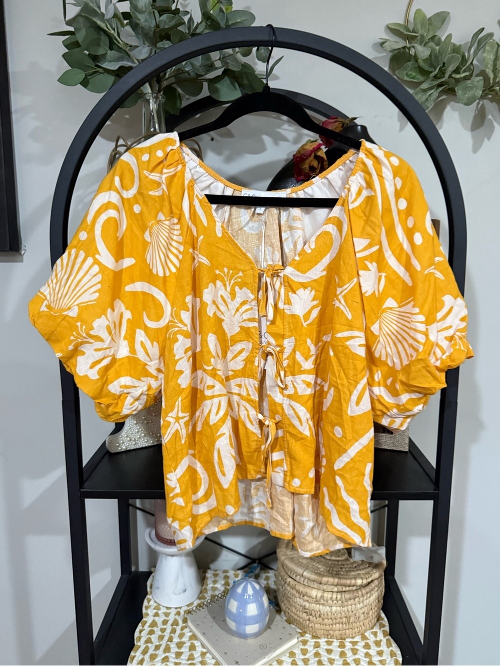 C&C California Linen Blend Tropical Print Tie Front Blouse NWT Size Large